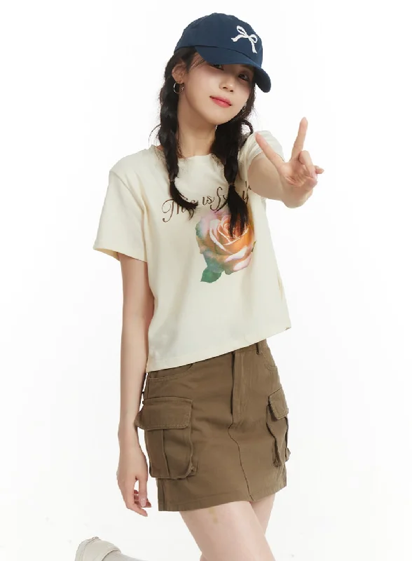 Women’s oversized tops for relaxed fit -Flower Graphic Crop Tee OF427